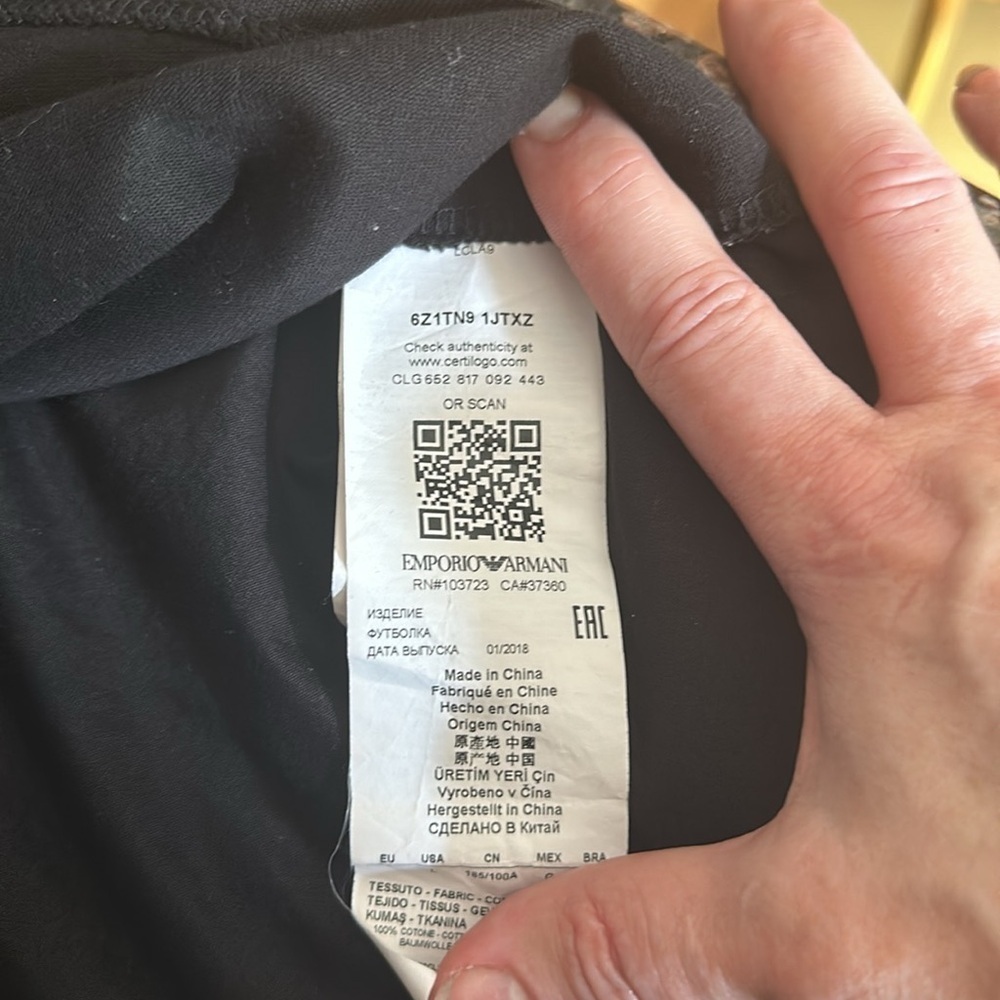 EMPORIO ARMANI Black Large Logo Embossed Tee Shirt Medium Fit Retail $175 - Picture 6 of 7